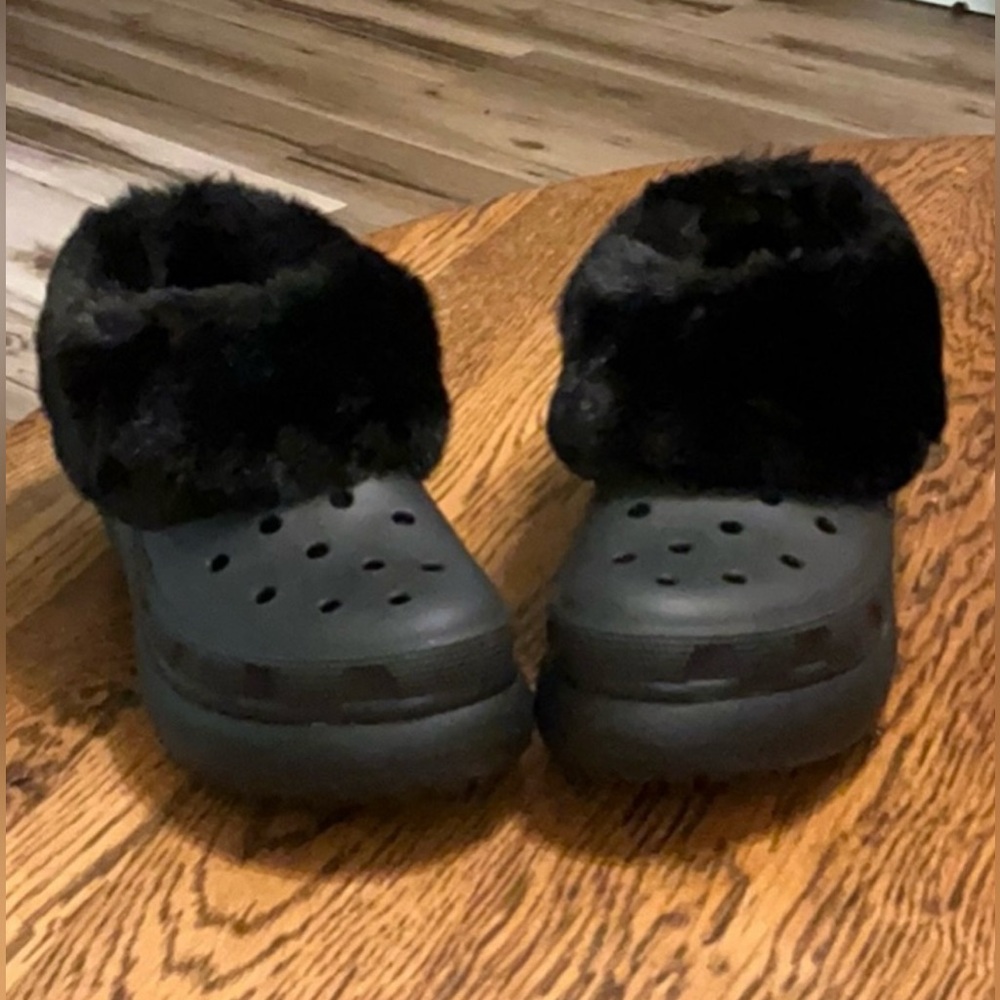 Crocs Furever Crush Clog - Women's Size 9 🖤 Comfy Stylish! Keeps feet Cozy! New
